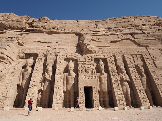 Grande Tempio di Abu Simbel con i colossi di Ramses II