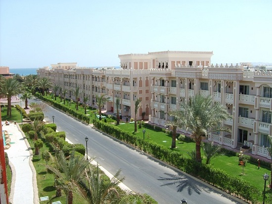 Una strada di Hurghada utile per capire l'atmosfera urbana fuori dai resort