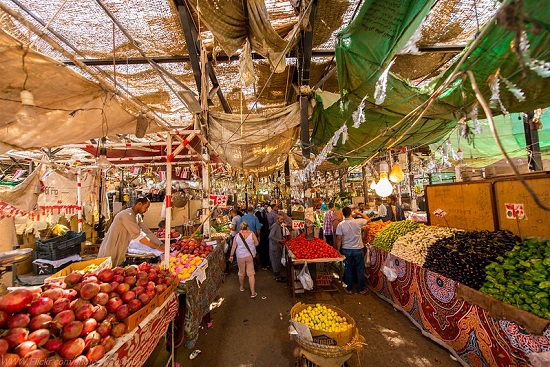 Mercato della frutta e verdura a Hurghada, nella zona più locale della città