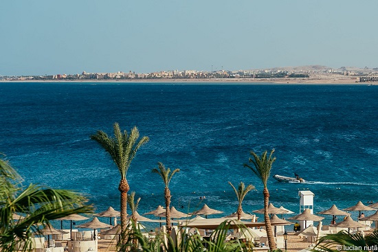 Vista sul Mar Rosso a Hurghada, il paesaggio che accompagna le escursioni verso Giftun